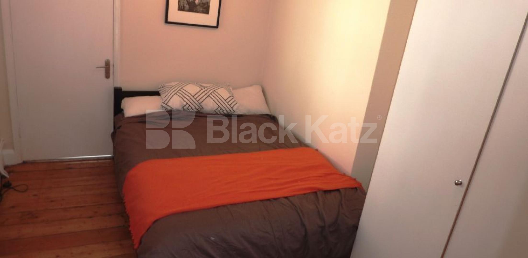 			IDEAL FOR 2 SHARERS!, 1 Bedroom, 1 bath, 1 reception Flat			 Britannia Street, KINGS CROSS-RUSSELL SQUARE